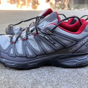 Salomon Men's size 11 Waterproof hiking shoes